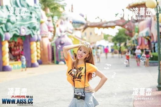 爱丝的细高叉，图片里藏着情绪，原图又是另一种解读。