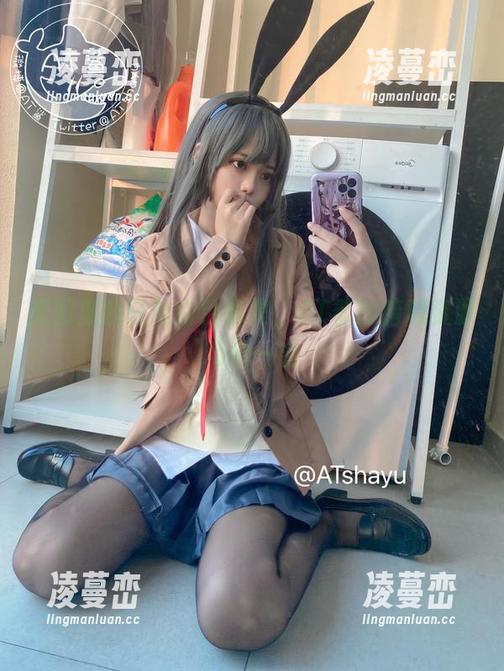 原图里的轻松白色泳衣，AT鲨的暗藏资源巧妙一击