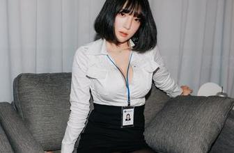 Kang Inkyung的“白色比基尼”作品亮相了，更新之后有没有一种想去海边冲浪的冲动？