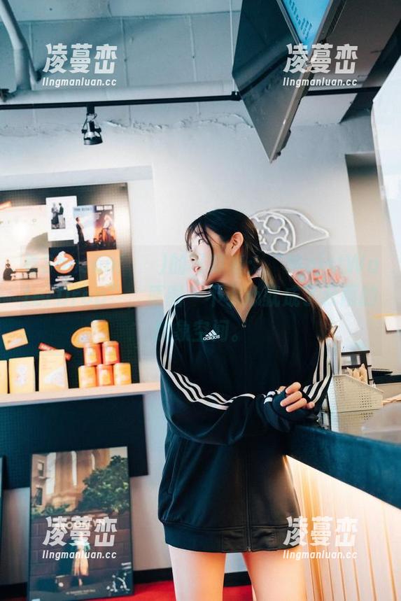 看Sonson(손손)的写真集：“MoistWaterDrop”，原图一不小心就成了云雨的想象空间。