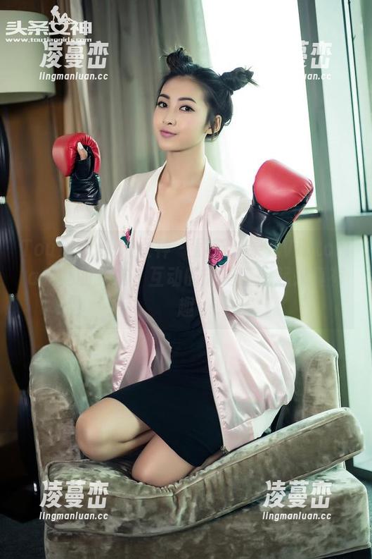 TouTiao头条女神 - 最新：果儿Victoria和她的女友，互动的节奏感想起来真有趣