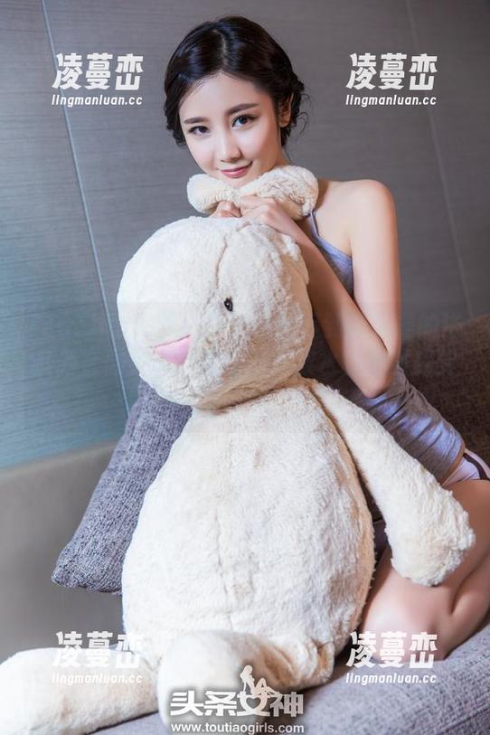 TouTiao头条女神 - 终于等到陈怡曼的浴缸新套图了，咋看着就像被水缸反射晃到眼睛呢？