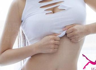 UGirls尤果网 – 原图上流淌着王瑞儿的温柔，照片向我们遮掩了些海市蜃楼的情愫