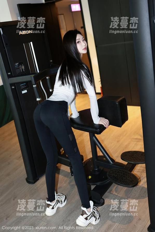 Xiuren秀人网 - 下载了一整本伊一Moon的黑白写真集，等于申请了一张进入文艺青年社的通行证！