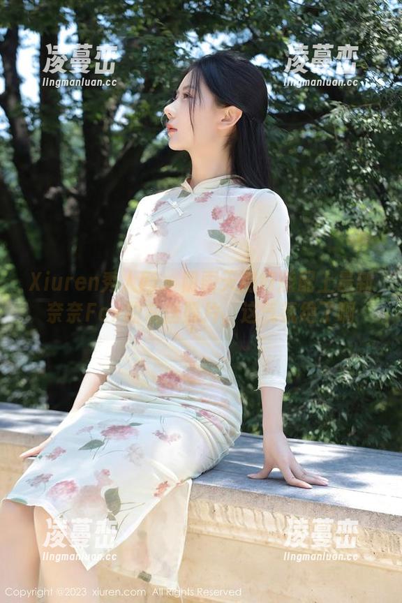Xiuren秀人网 - 阴雨天刚好能配上最新奈奈Fox的灰丝照片，这气氛绝了啊