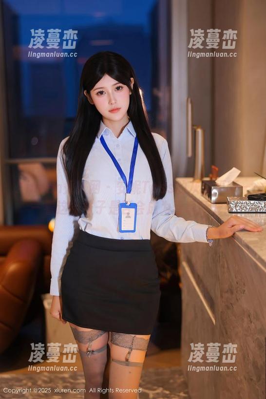 Xiuren秀人网 - 安妮Tess的灰丝更新——看这条袜子是否会成为春季新宠！