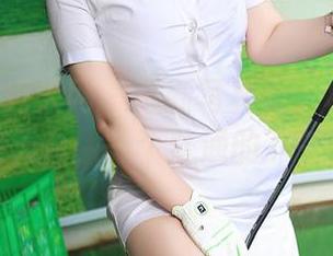 Xiuren秀人网 – 最新写真集：模特悦悦在天台，一个普通的下午。