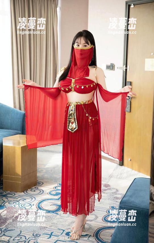 Xiuren秀人网 - 波巧酱召唤白色美图，不小心把冰山移到了画框里？