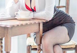 Yebin(전예빈)：当空姐穿越无圣光，真实与虚幻的边缘。