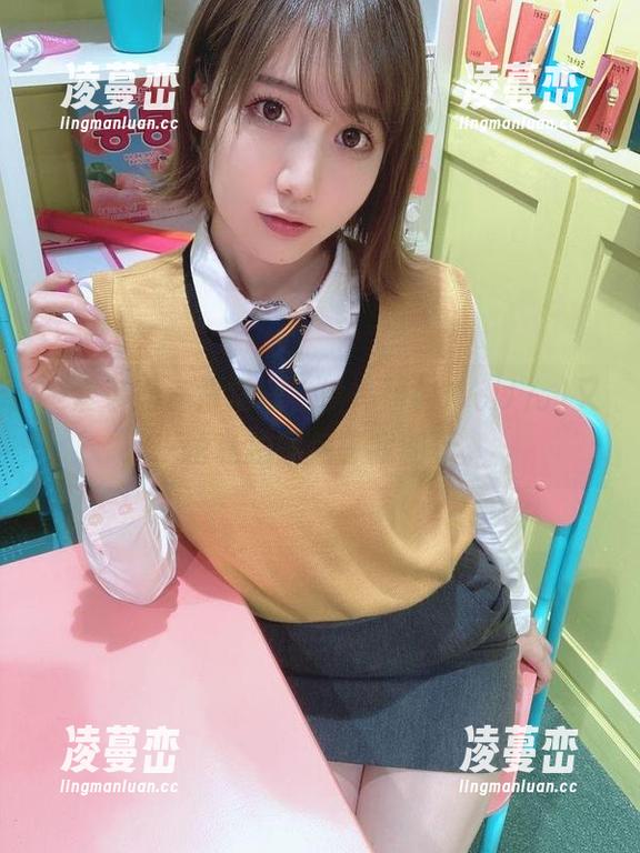 一套装而违背常理，けん研(けんけん)又一轮私拍图包等我剖析。