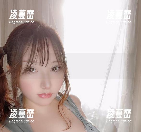 欣赏サク(saku)的Fantia2022年写真集，放慢速度，边喘气边看！