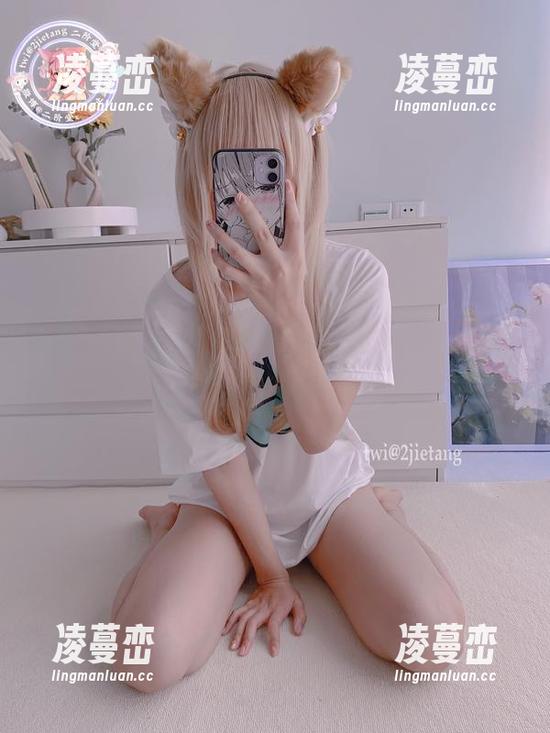 翻翻这本蓝色图集，二阶堂宅绘子的风格让我想入非非。
