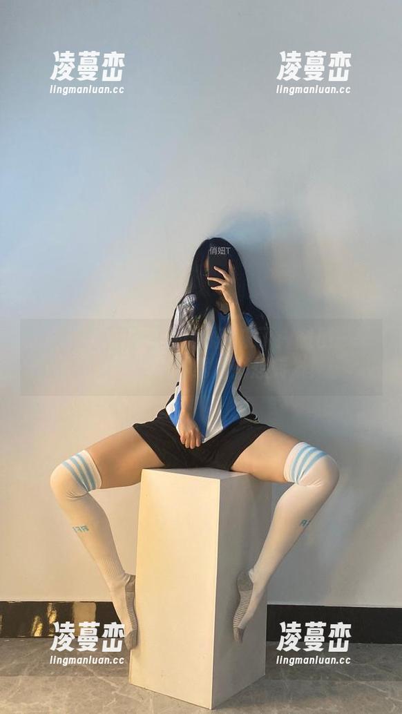 微密圈 - 天台上的俏妞t来了：随便一张都是美图，下载后都想转发！