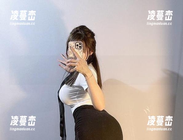 微密圈 - 看兔宝妮to的校服写真，想问她的网盘密码能不能分享一下