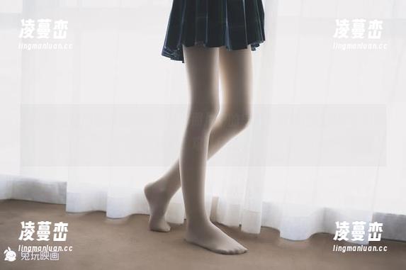 兔玩映画推出的校服爱宕，高清照片中的每个角落都在细腻地勾引着视线，难以自拔。