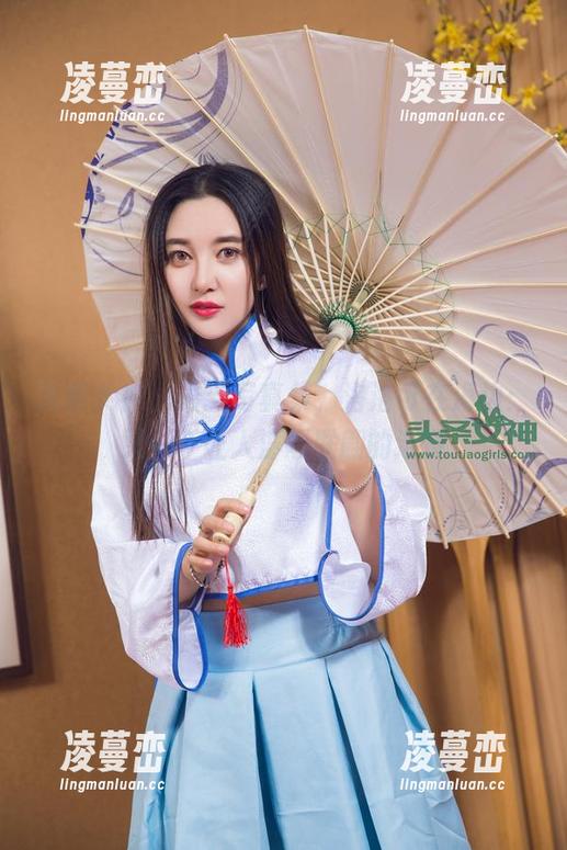 头条女神 - 最新写真集，洛洛可在海边：又一个让人浮想联翩的选择