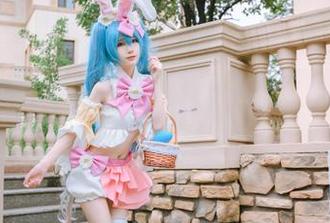 妖君白研的美足写真：图册翻开一角，就像偷得松懈的空隙，心里小小的激动。