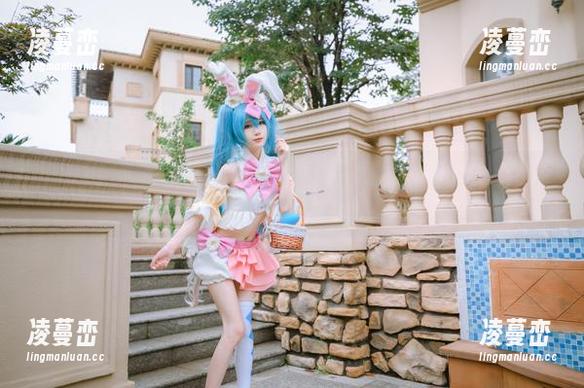 妖君白研的美足写真：图册翻开一角，就像偷得松懈的空隙，心里小小的激动。