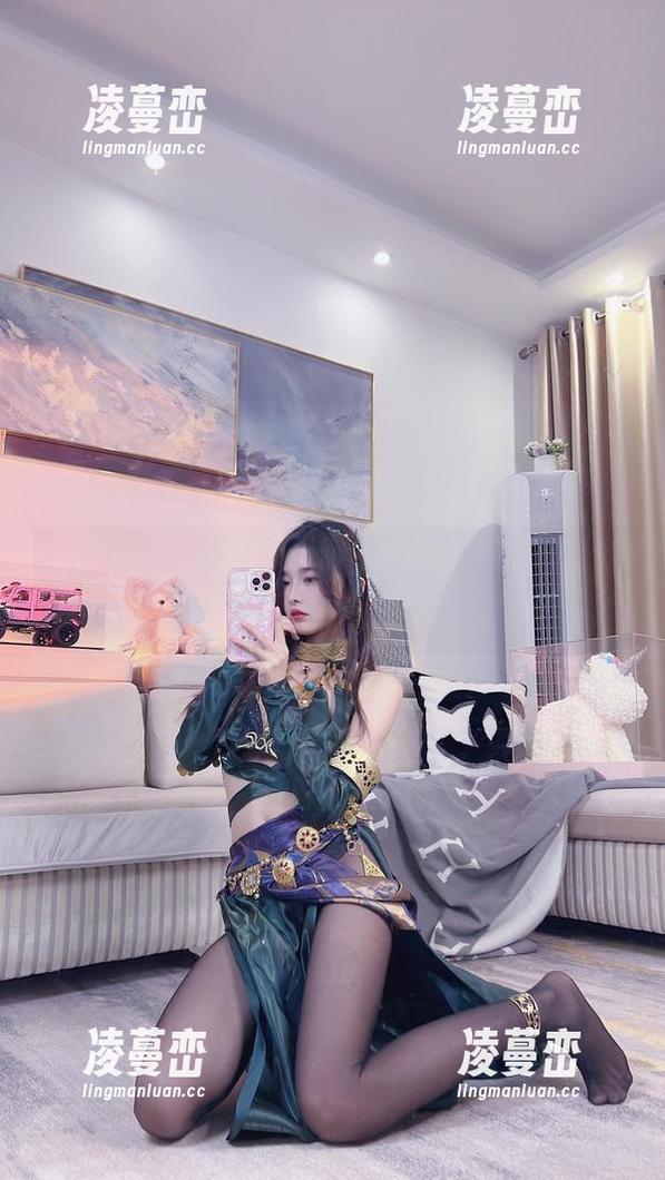 小小奶瓶儿把单调的白开水毛衣变得耐看了，高清细节的套图把乏味扔在了脑后。