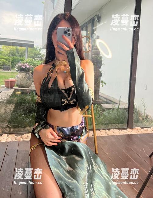 微密圈 - 最新的足球宝贝，当然少不了小玉吃果冻的特别处理，美图来的真让人摸不着头脑。
