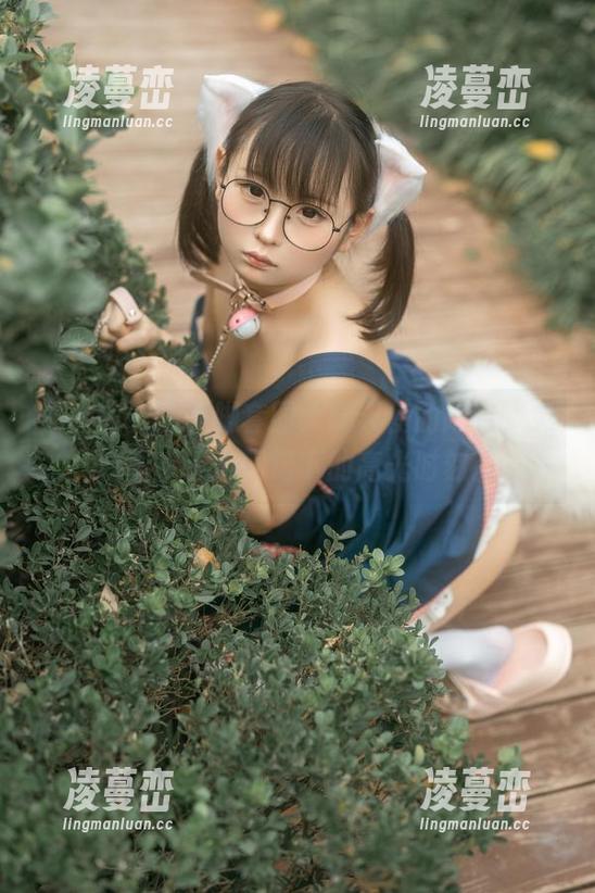 幼水铃衣的美脚套图：腿天使的降临，灵魂画手无意间记下的高光时刻。