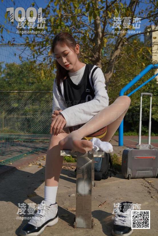 异思趣向 - 小宝在红黑中游荡——这图片让我每天都想打扮成女仆了！原图就在这里，快瞧瞧。