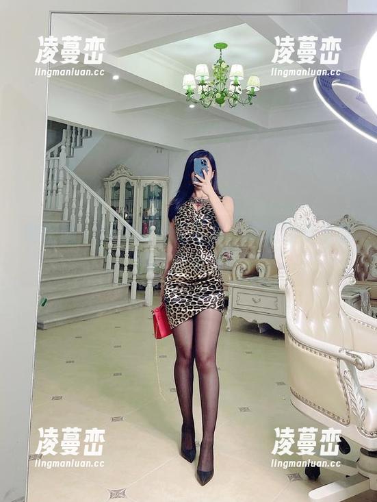 微密圈 - 张老师油光写真，高清到小水珠都跃跃欲试！