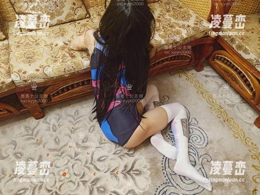 这原图来自“想要个公主抱”，看“死库水”时一刹那，真的是眼前一亮！