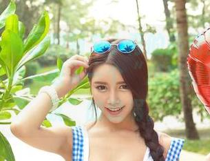 推女神 – 每次翻到艾小青的高清圣诞作品集，不小心就进入一个“想变得有节日气氛”的漩涡。