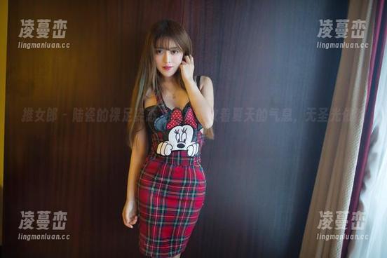 推女郎 - 陆瓷的裸足姿态，图集飘散着夏天的气息，无圣光依然鲜明。