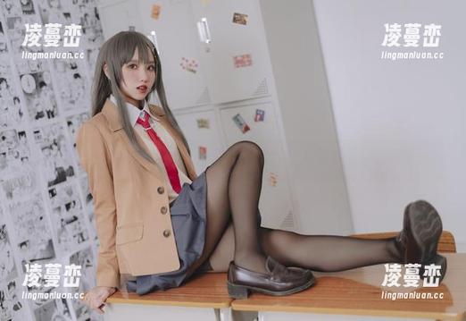 果咩酱w的制服写真：好像又多了件让人想多看的衣服？