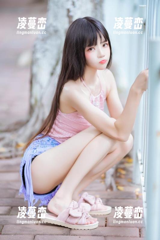 私拍图集中，桜桃喵把潮汐拍得如诗如画，让我突然想到要赤脚走在沙滩上！