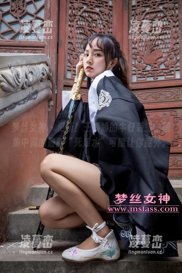 梦丝女神 - 更新！王娇娇的牛仔装扮，图集中藏的最新“死库水”可能让你意外。