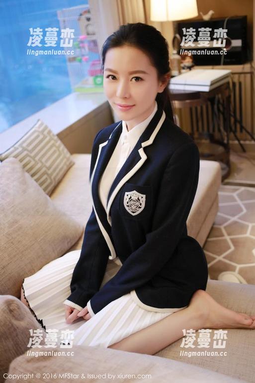 模范学院 - 制服下的徐微微mia：无圣光图集，能不能多拍点脚丫子？