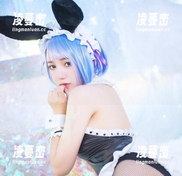 私拍灰衬衫挺油画，洛丽塔大哥又来了，画外音丰富得让人忍俊不禁。