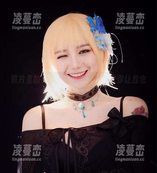 照片里的女神：洛丽塔大哥，求你让我也沾沾仙气！