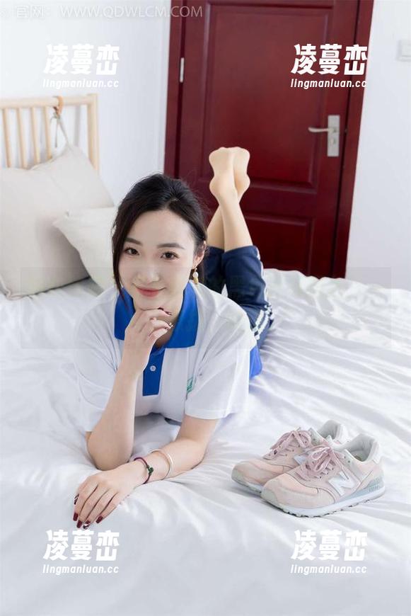 物恋传媒 - 来看嘟嘟的黑色网袜图包，一点小撩拨，嗯嗯。