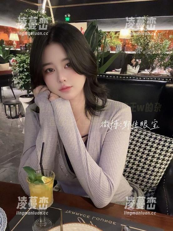 关注脸照但不止于此，眼酱大魔王w的杂图也让人回味无穷。