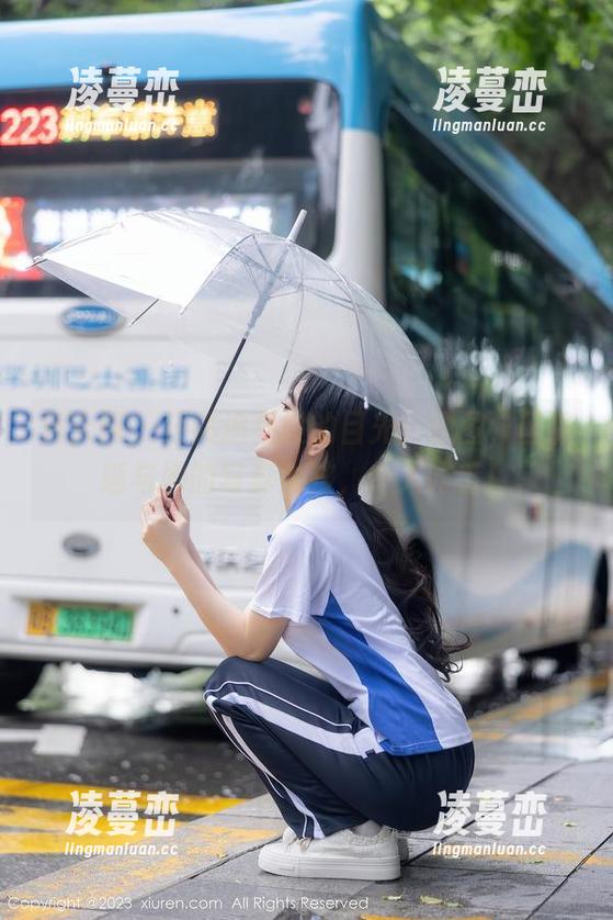 秀人网 - 狂热追星般的目光：原图，区静瑶与她的写真女孩，令人咋舌！