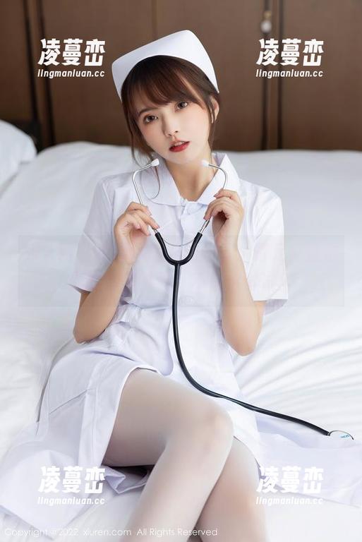 秀人网 - 小逗逗的美图分享：裸足，直击你的审美神经，不信你试试！