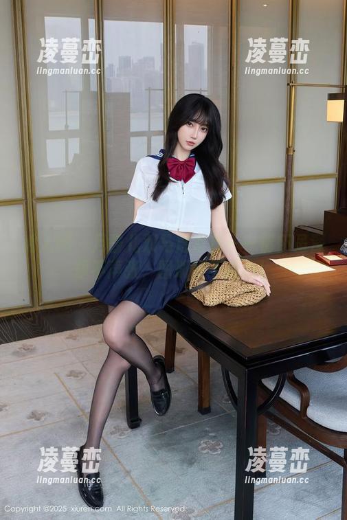 秀人网 - 月酱儿双马尾写真——情怀虽深却不声张，图册好不给力！