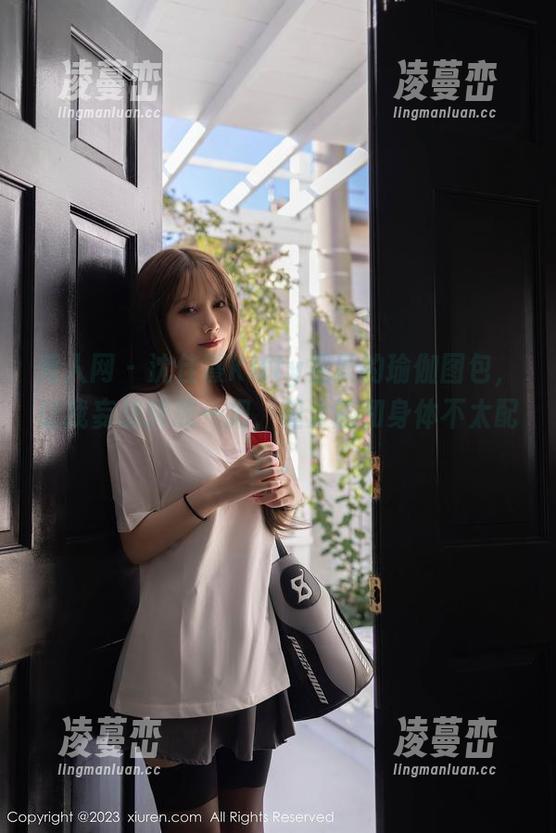 秀人网 - 沈佳熹Kitty星辰的瑜伽图包，让我妄想挑战一把，但大脑和身体不太配合。