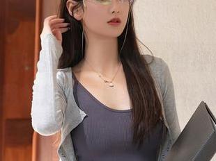 秀人网 – 熟悉的脚丫，阿汁的裸足图包，竟让我想起我二舅家的桂花树……