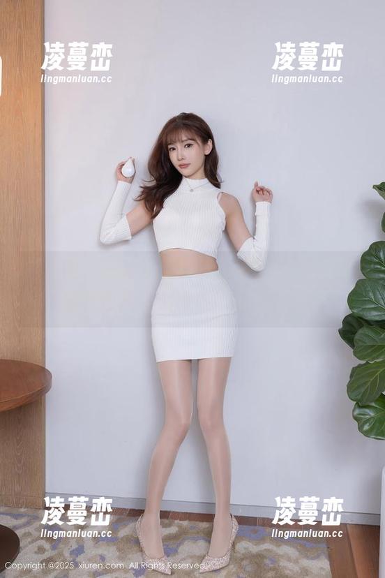 秀人网 - 一眼就被麦田的蕾丝吸引，真希望我也能穿上这件作品，嘿嘿。