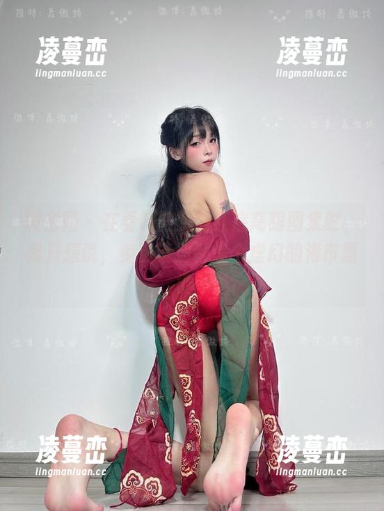 微密圈 - 在看聂傲娇的红底高跟图集时，我只想说，免费策划都是个虚幻的海市蜃楼…