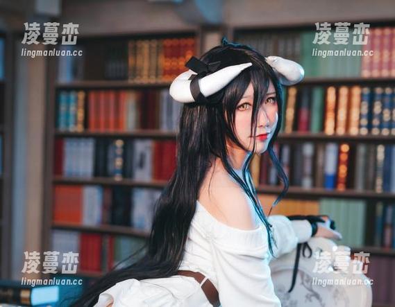 在芋圆侑子的紫发魅魔高清作品集里，渴望和冲动并存，注意别中招哦