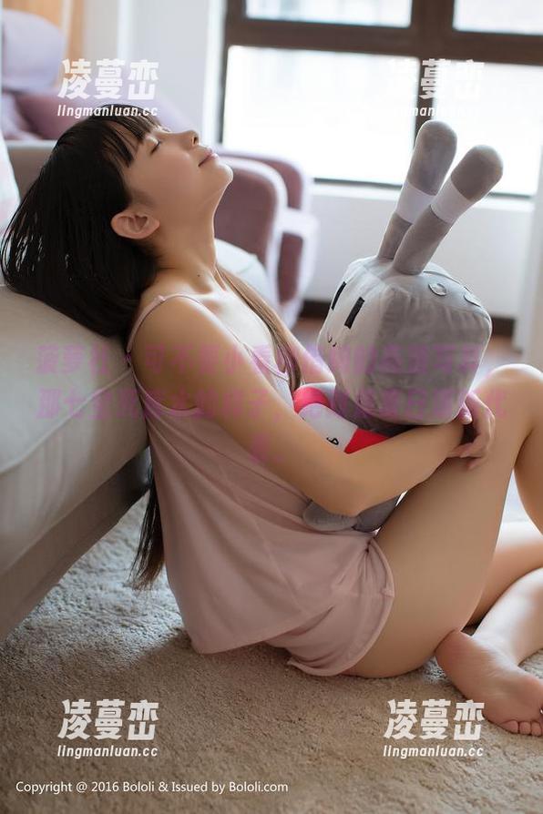 菠萝社 - 可不要小看柳侑绮的高清写真，那七宝死库水的样子，绝对是夏日清新代表。