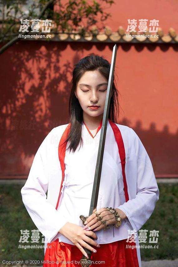 蜜桃社 - Sukki的礼服，嗯…高清图包里的每一寸都在私语！