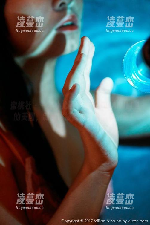 蜜桃社 - 一不小心看了韵莉娜VANILLA的美图，制服也被我种草了，真出奇！