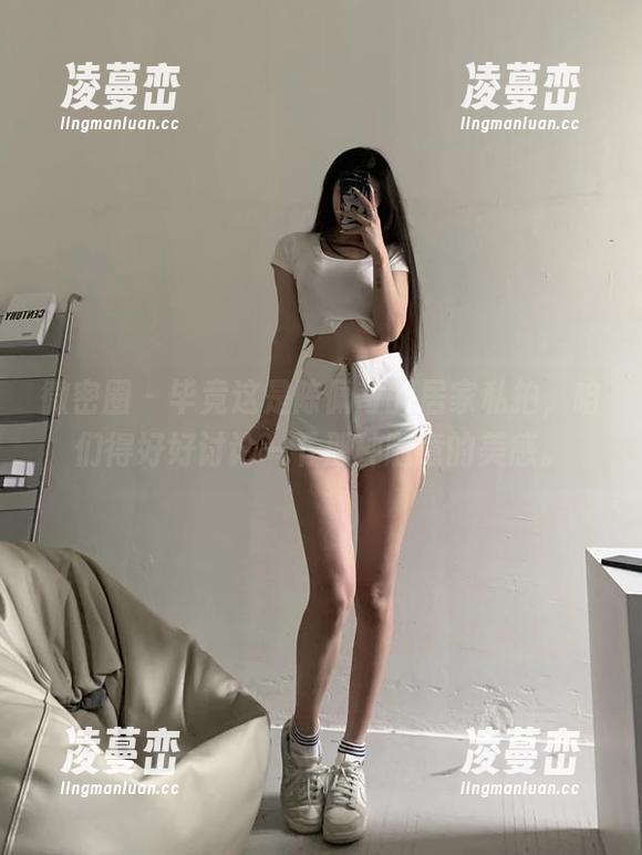 微密圈 - 毕竟这是陈佩奇的居家私拍，咱们得好好讨论一下那种随意的美感。